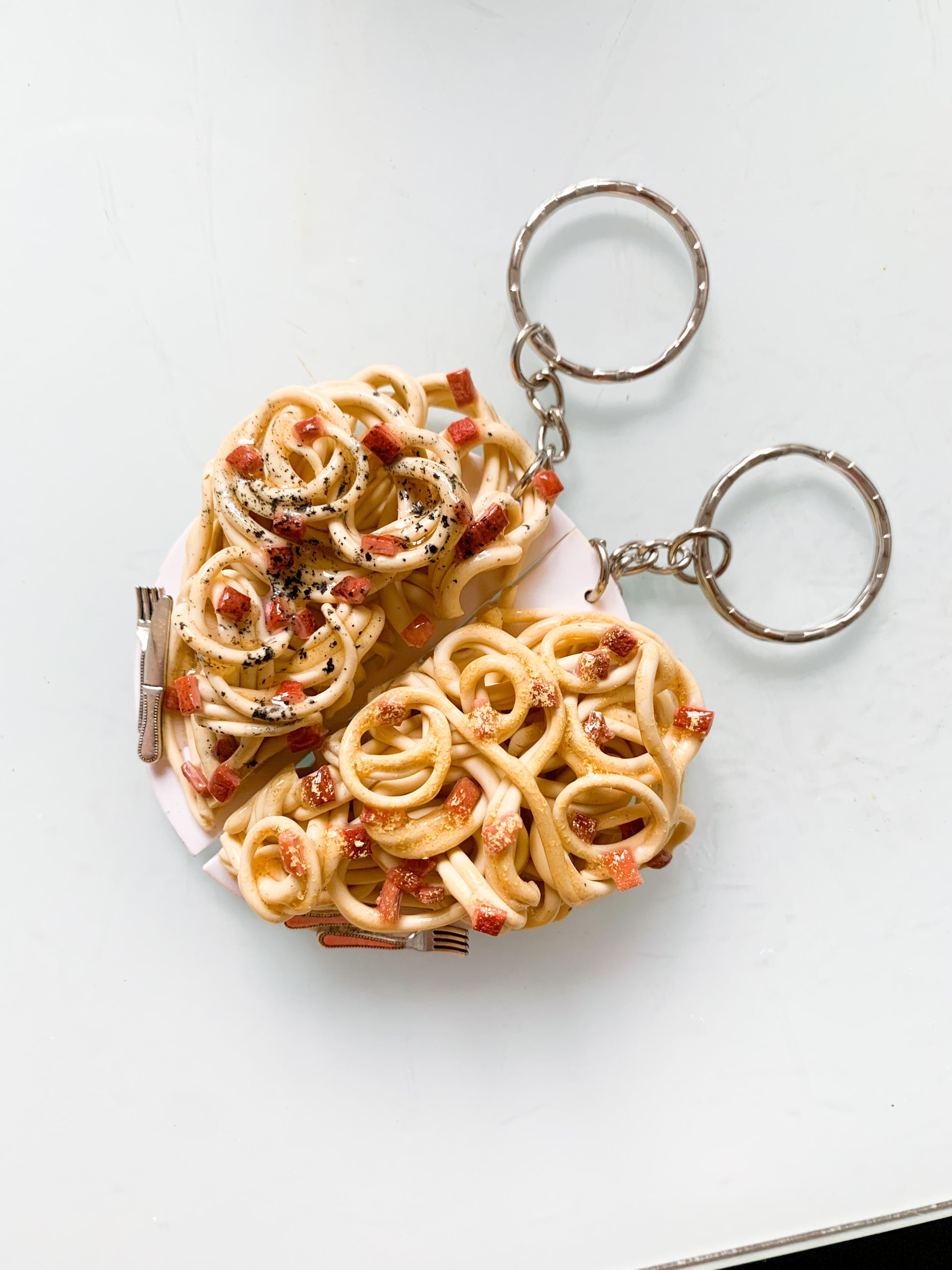 portachiavi personalizzato per coppie , regali per coppie cibo finto pizza , couple clay gift , engagement gift , regalo di fidanzamento , regalo di san valentino, anniversario, compleanni , carbonara , cibo finto italiano pasta italiana regali per chef , gift for chef gift for a couple