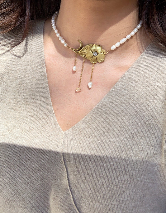 Handmade necklace with gold flower and freshwater pearls – elegant artisan jewelry made in Italy