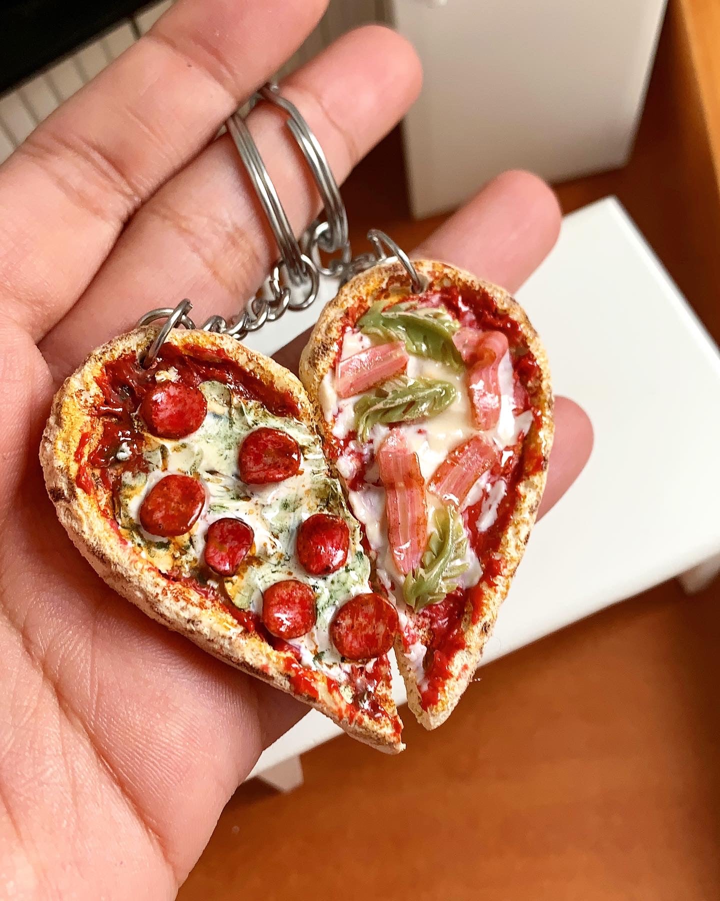 portachiavi personalizzato per coppie , regali per coppie cibo finto pizza , couple clay gift , engagement gift , regalo di fidanzamento , regalo di san valentino, anniversario, compleanni
