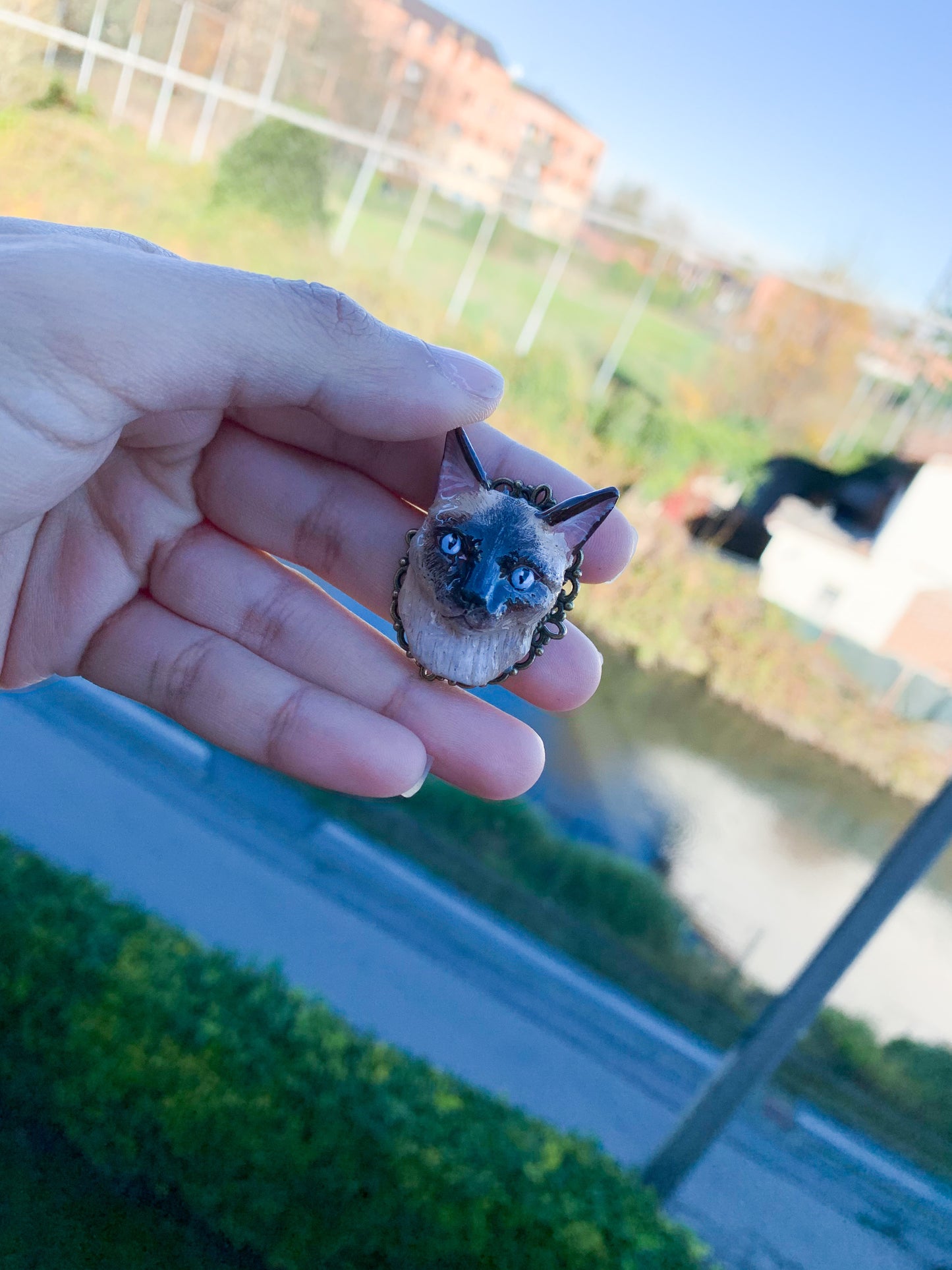 realizzazione di Spille personalizzate collana personalizzata con foto di animali domestici , cane , gatto , coniglio , idee regalo compleanno , anniversario , memorial. ciondoli personalizzati animali