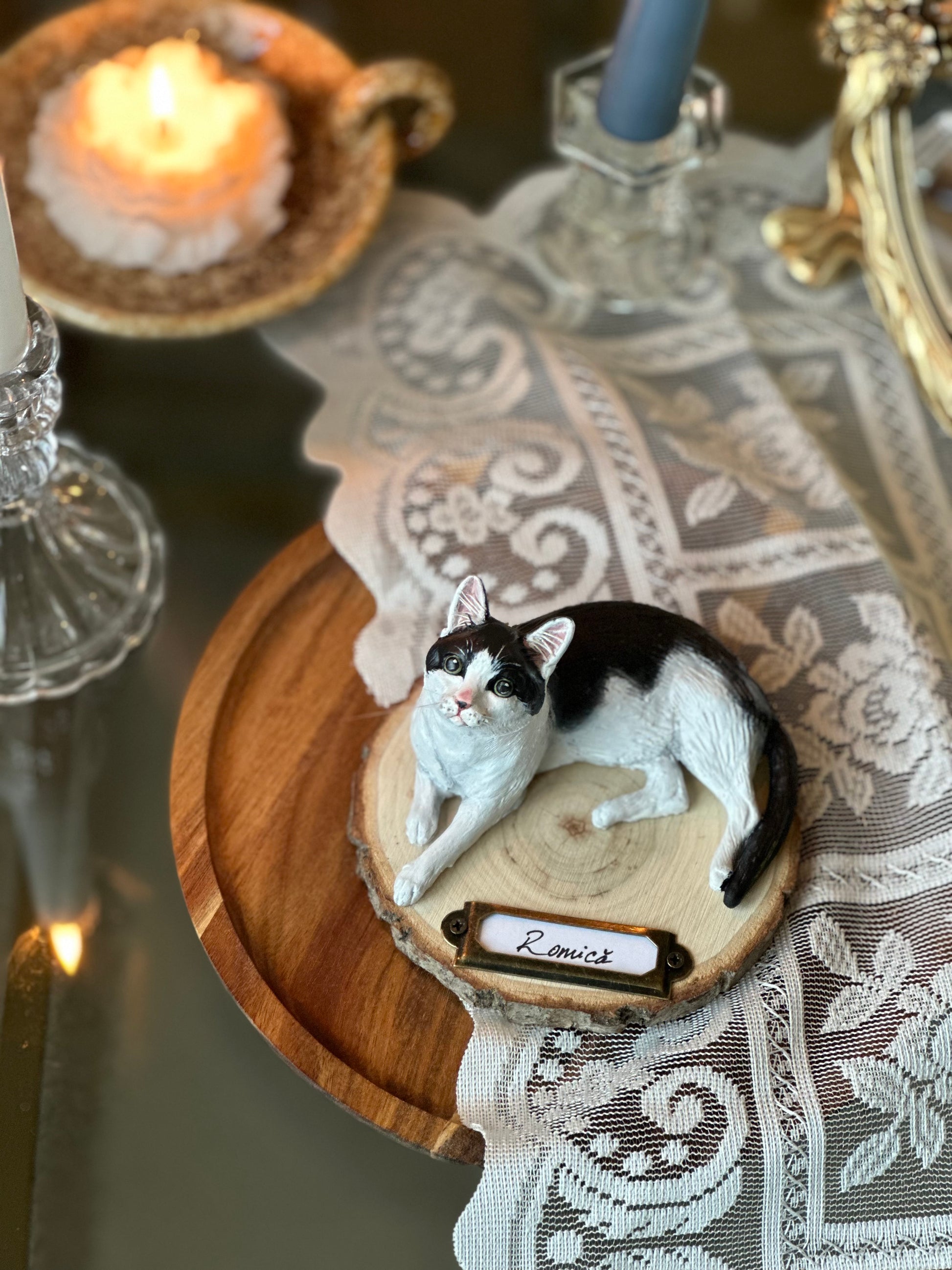 Realistic handmade cat figurine in cold porcelain, black and white personalized pet memorial sculpture with wooden keepsake base “Romicò”