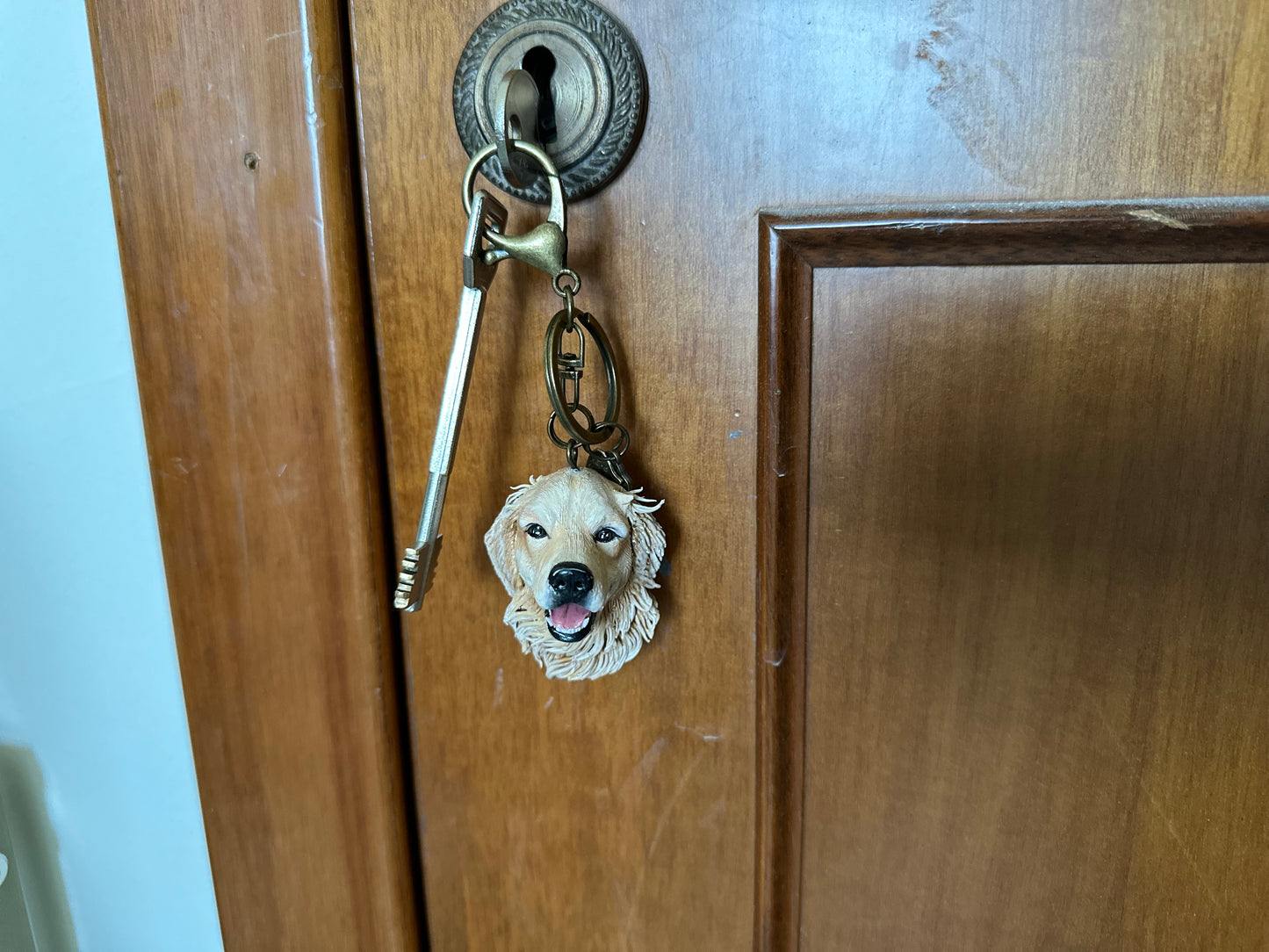 Custom handmade pet face keychain for animal lovers, featuring a realistic miniature portrait inspired by a real pet