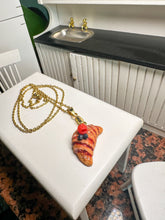 Load image into Gallery viewer, Collana pendente brioshe croissant cibo finto
