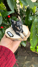 Load image into Gallery viewer, Personalized sculpture of your pet
