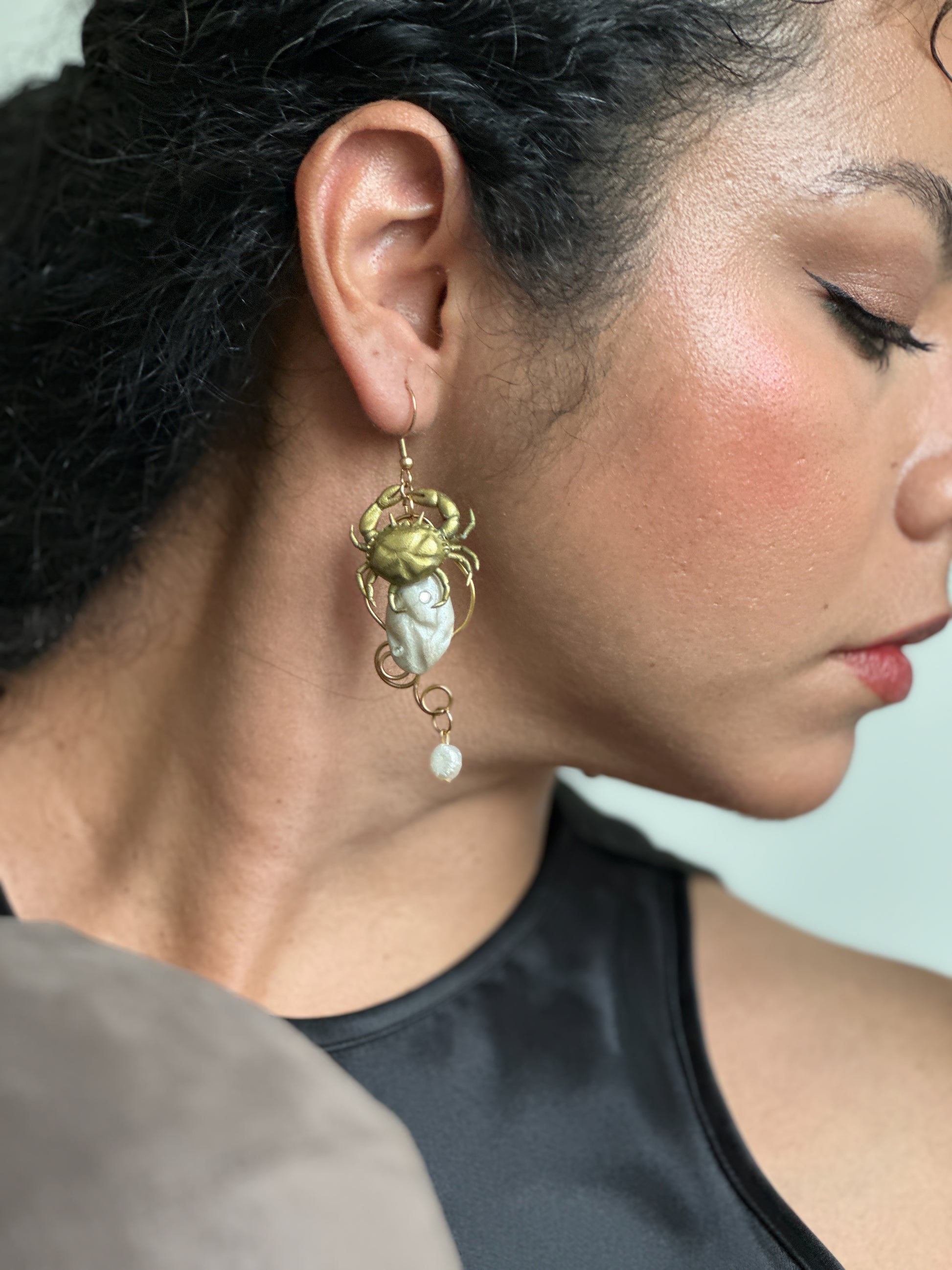    Asymmetrical handmade sea earrings with sculpted shells, gold wire and pearl accents, designed for people who want delicate jewelry that still starts a conversation.