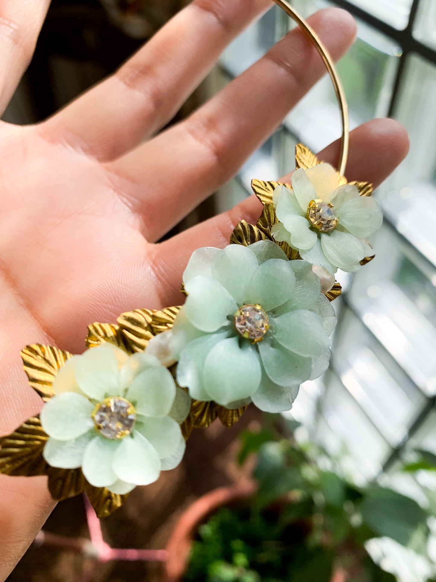 Girocollo elegante foglie d'oro e fiori