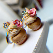 Load image into Gallery viewer, Cupcakes treats earrings
