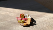 Load image into Gallery viewer, Tagliere di formaggi e salumi cibo finto realistico
