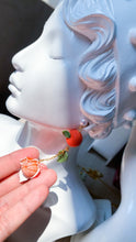 Carica l&#39;immagine nel visualizzatore di Gallery, Orecchini pendenti Mandarino e perline
