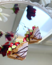 Load image into Gallery viewer, Orecchini pendenti dolci finti crepe alla nutella
