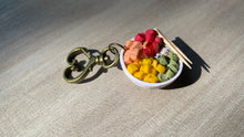 Carica l&#39;immagine nel visualizzatore di Gallery, Ciondolo pendente per borsa personalizzabile Poke cibo finto realistico
