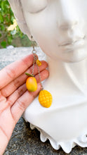 Load image into Gallery viewer, Orecchini lunghi pendenti Mango

