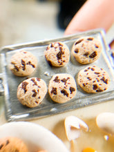 Carica l&#39;immagine nel visualizzatore di Gallery, Calamita  cibo finto diorama di biscotti  al cioccolato
